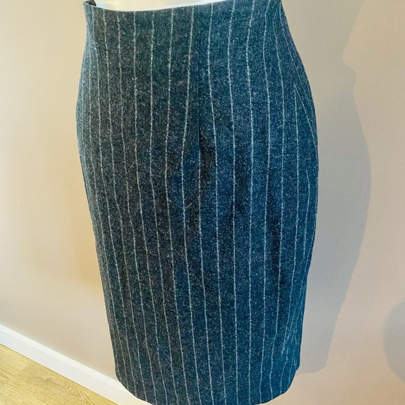 Body by Victoria Wool Pin Stripped Skirt Size 8 - Picture 2 of 4